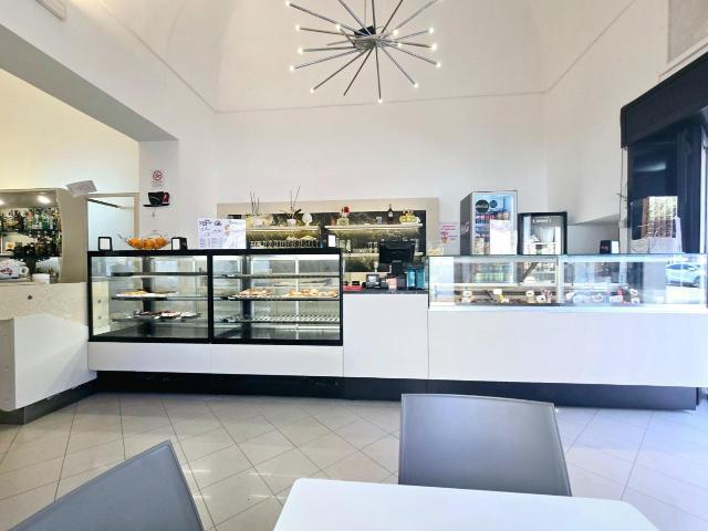 Locale Commerciale in vendita a Puglia, Lecce
