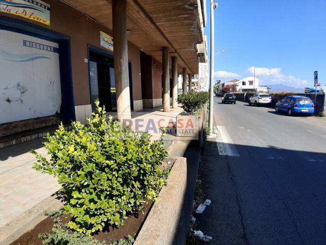 Locale Commerciale in vendita a Fondachello, Mascali