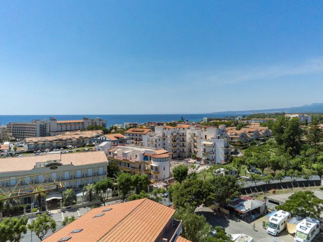 Locale Commerciale in vendita a Chianchitta, Giardini Naxos
