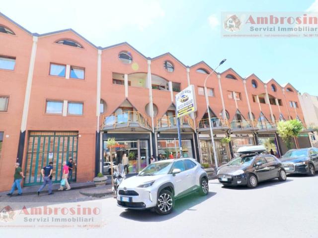 Locale Commerciale in vendita a Giugliano In Campania, Campania