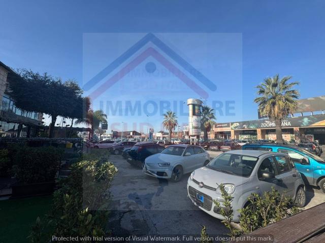Locale Commerciale in vendita a Giugliano In Campania, Campania