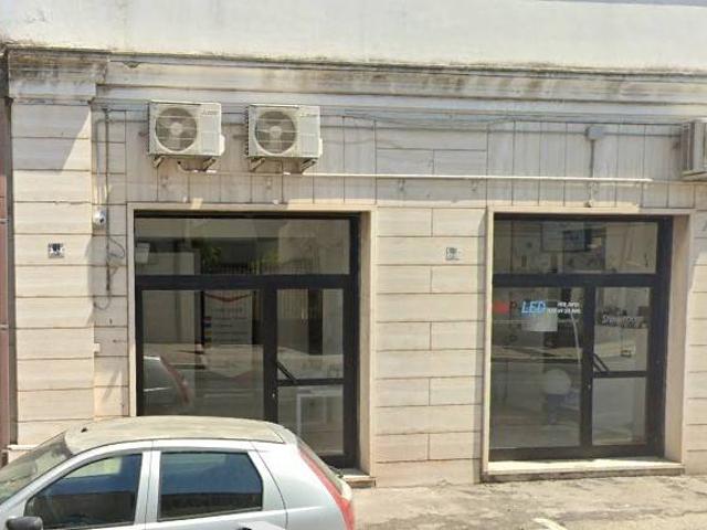Locale Commerciale in vendita a Giulianova, Abruzzo