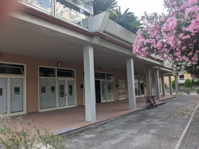 Locale Commerciale in vendita a Giulianova, Abruzzo