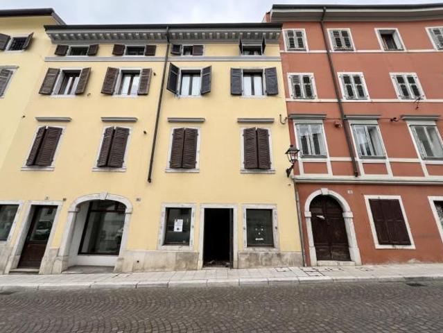 Locale Commerciale in vendita a Gorizia, Friuli-Venezia Giulia