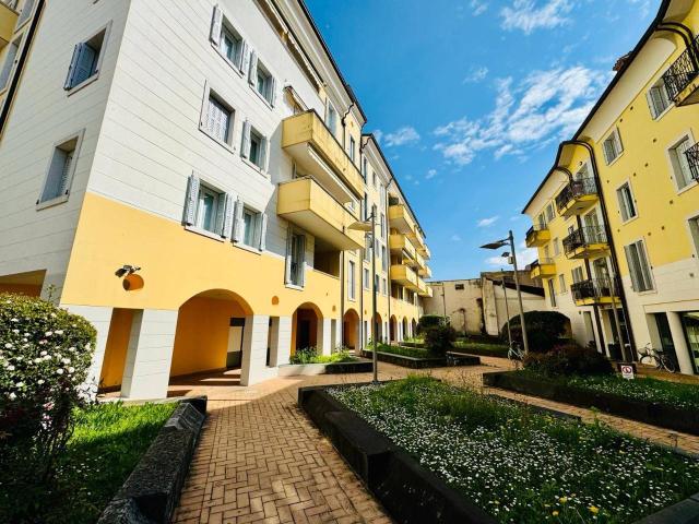 Locale Commerciale in vendita a San Rocco / Podturn, Gorizia