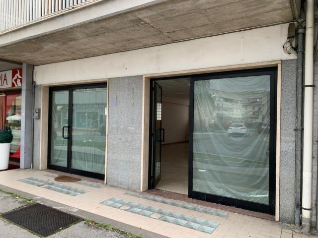 Locale Commerciale in vendita a San Lazzaro, Isernia