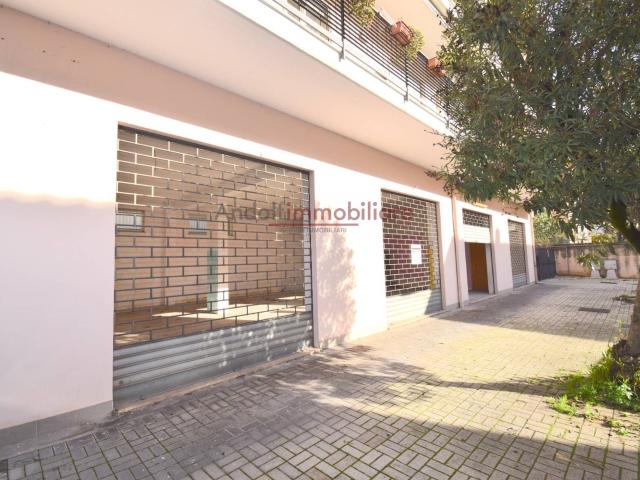 Locale Commerciale in vendita a Le Cupe, Itri
