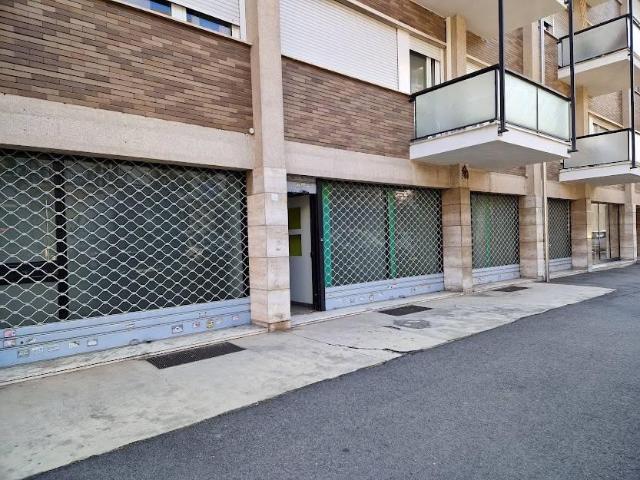 Locale Commerciale in vendita a Borghetto, Piemonte