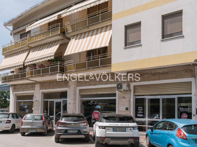 Locale Commerciale in vendita a Santa Croce, Lanciano