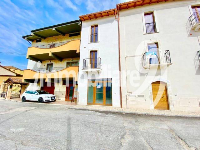 Locale Commerciale in vendita a Tornimparte, Abruzzo