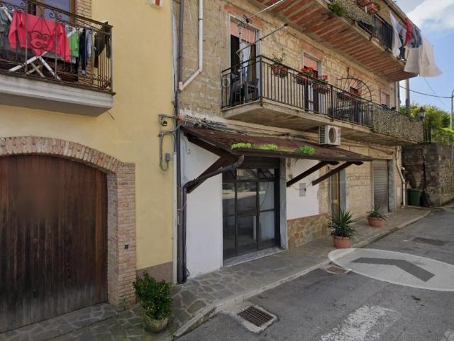 Locale Commerciale in vendita a Laureana Cilento, Campania