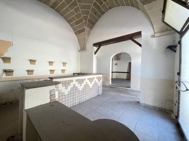 Locale Commerciale in vendita a Puglia, Lecce
