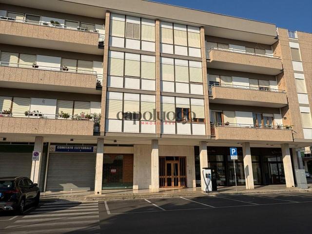Locale Commerciale in vendita a Puglia, Lecce