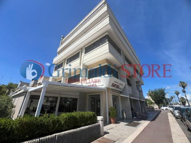 Locale Commerciale in vendita a Puglia, Lecce