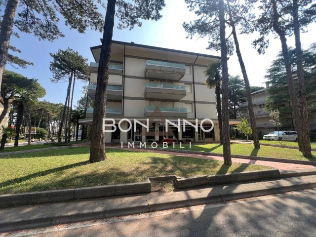 Locale Commerciale in vendita a Lignano Pineta