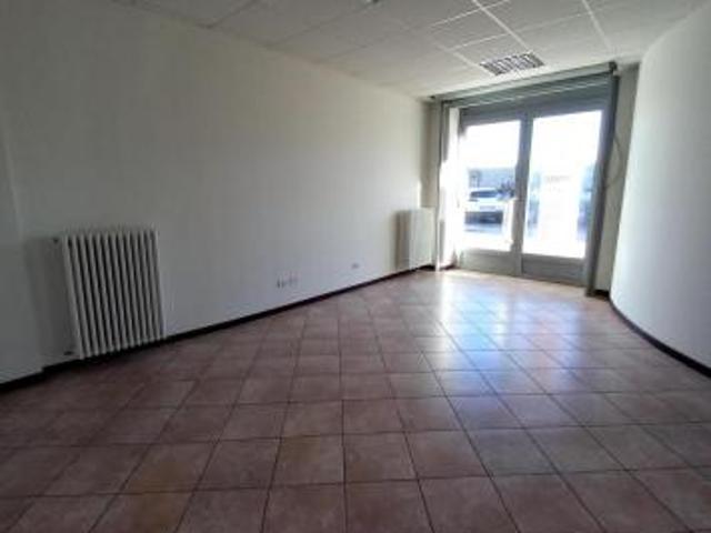 Locale Commerciale in vendita a Revellino, Lodi