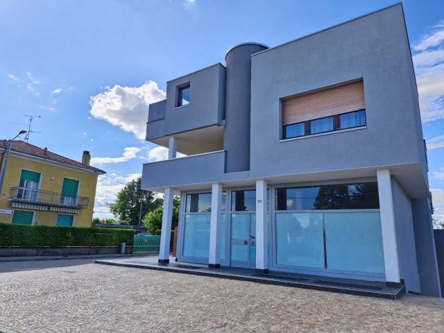Locale Commerciale in vendita a Lonate Ceppino, Lombardia