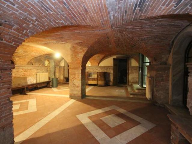 Locale Commerciale in vendita a Bagni Di Lucca Ponte, Toscana