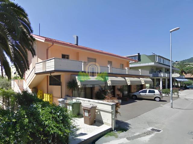 Locale Commerciale in vendita a Unione dei Comuni della Val Vibrata, Martinsicuro
