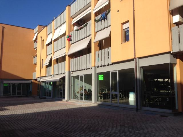 Locale Commerciale in vendita a Unione dei Comuni della Val Vibrata, Martinsicuro