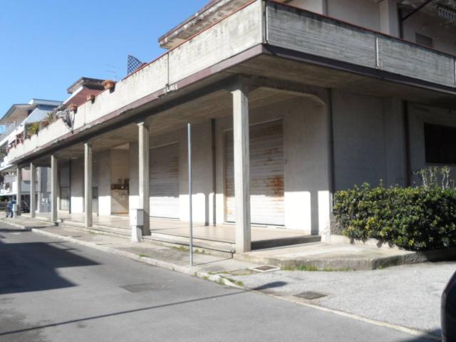 Locale Commerciale in vendita a Unione dei Comuni della Val Vibrata, Martinsicuro