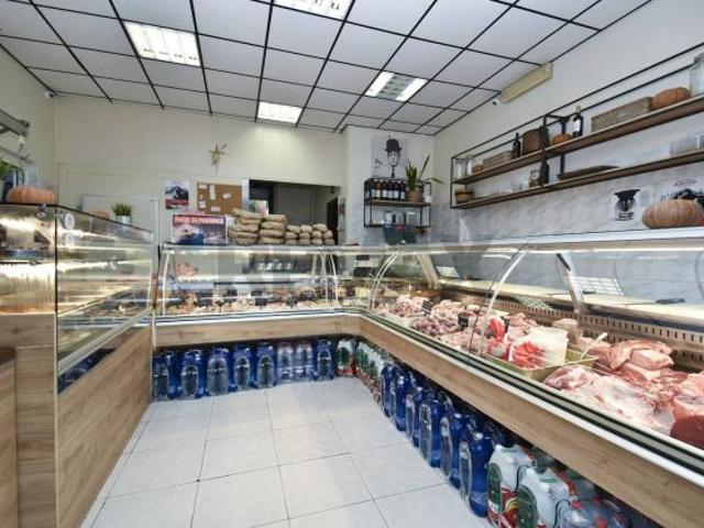 Locale Commerciale in vendita a Mascalucia, Sicilia