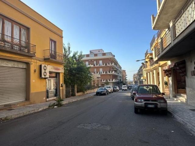 Locale Commerciale in vendita a Calabria, Reggio Calabria