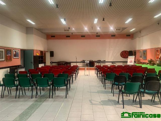 Locale Commerciale in vendita a Melzo, Lombardia