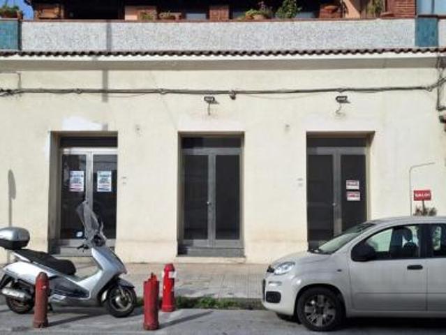 Locale Commerciale in vendita a Sperone, Messina