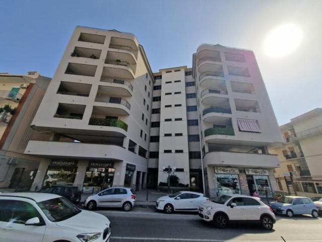 Locale Commerciale in vendita a II Circoscrizione, Messina