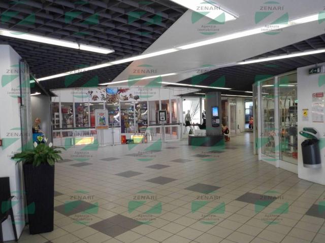 Locale Commerciale in vendita a Comunità Rotaliana-Königsberg, Mezzolombardo