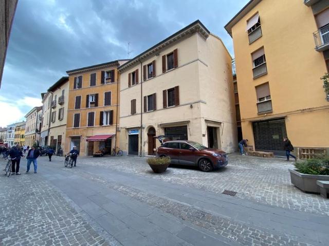 Locale Commerciale in vendita a Centro Storico, Modena