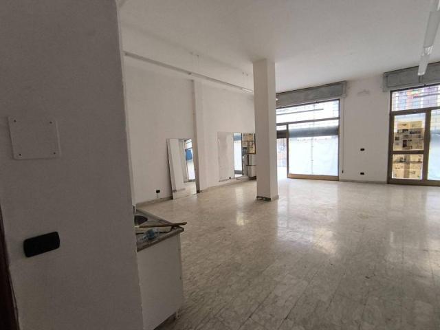 Locale Commerciale in vendita a Piemonte, Cuneo
