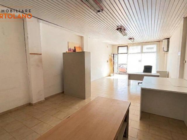 Locale Commerciale in vendita a Monfalcone, Friuli-Venezia Giulia