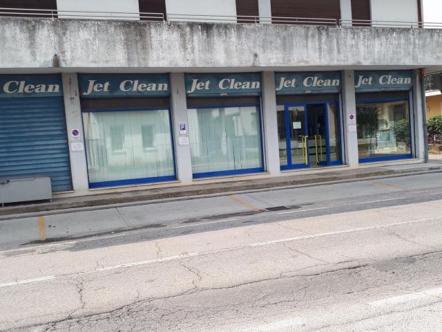Locale Commerciale in vendita a Posmon, Montebelluna