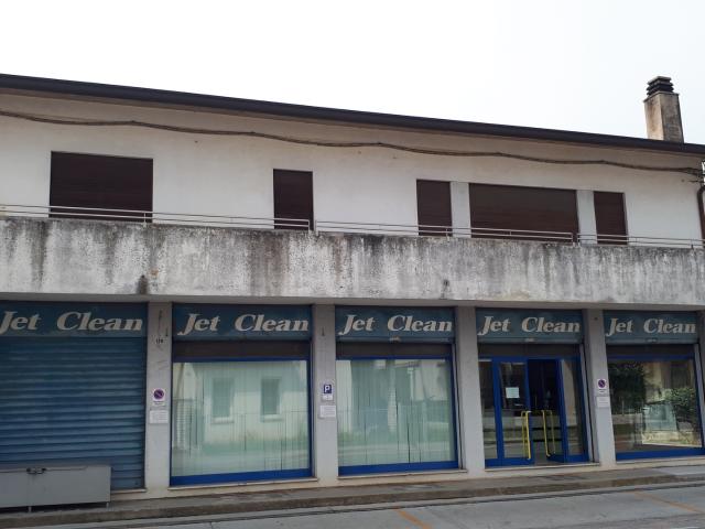 Locale Commerciale in vendita a Posmon, Montebelluna