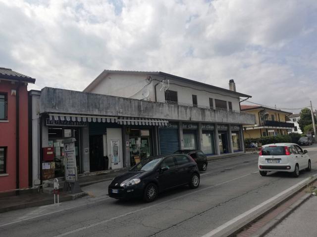 Locale Commerciale in vendita a Castellana, Montebelluna