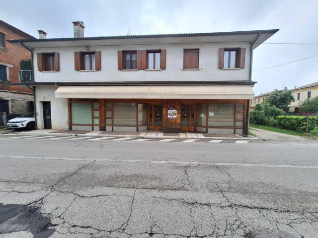Locale Commerciale in vendita a Guarda, Montebelluna