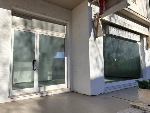 Locale Commerciale in vendita a Marche, Ancona