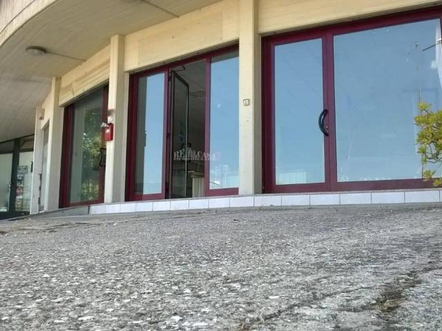 Locale Commerciale in vendita a Bora Ragnola, Marche