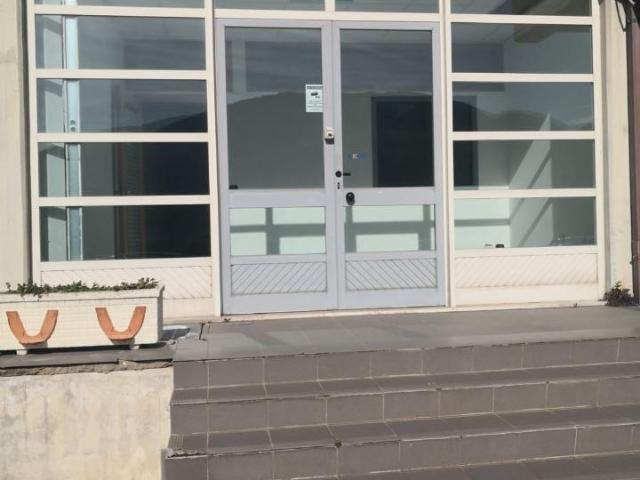 Locale Commerciale in vendita a Monteroduni, Molise