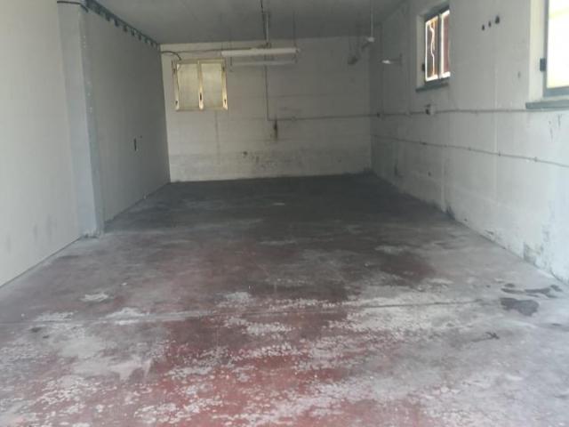Locale Commerciale in vendita a Monteroduni, Molise