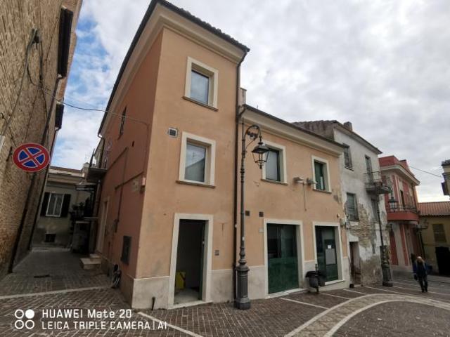Locale Commerciale in vendita a Moscufo, Abruzzo
