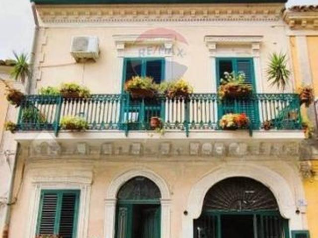 Locale Commerciale in vendita a Motta Sant'anastasia, Sicilia