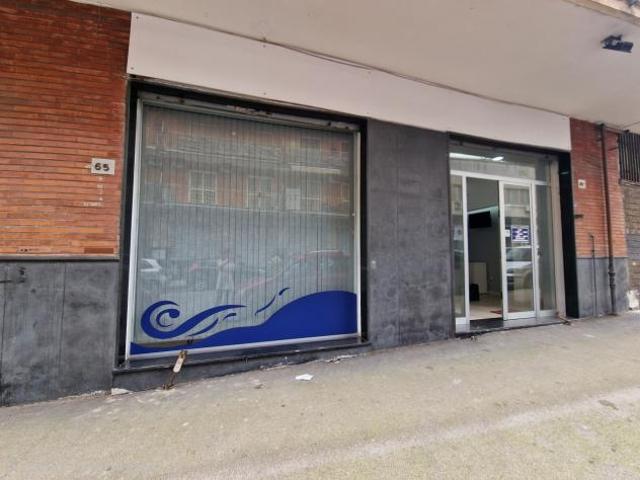 Locale Commerciale in vendita a Municipalità 2, Campania