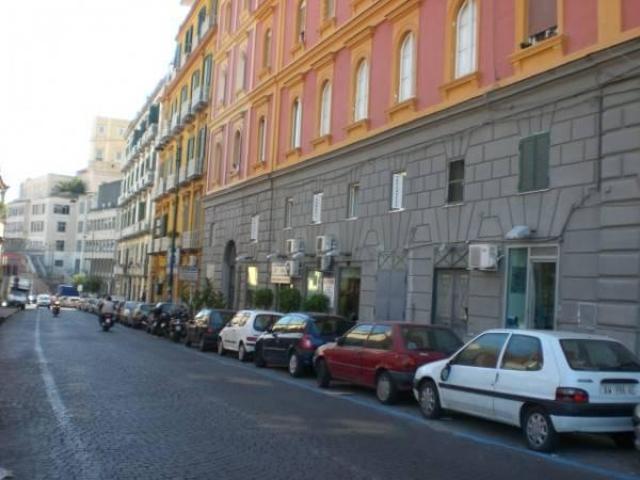 Locale Commerciale in vendita a Municipalità 2, Campania