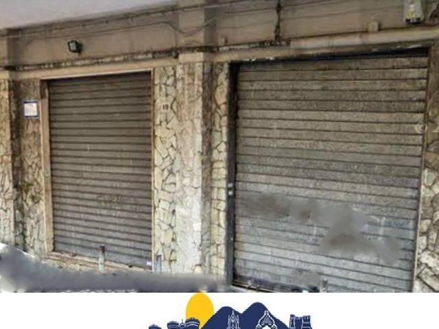 Locale Commerciale in vendita a Municipalità 10, Campania