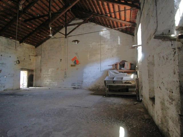 Locale Commerciale in vendita a Puglia, Lecce