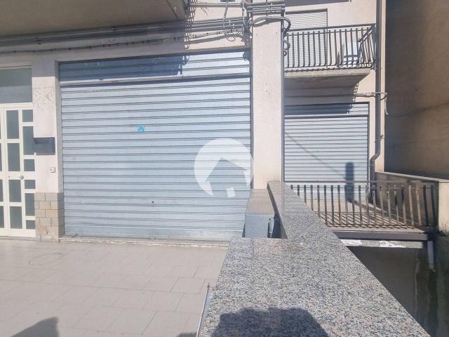 Locale Commerciale in vendita a Nicosia, Sicilia