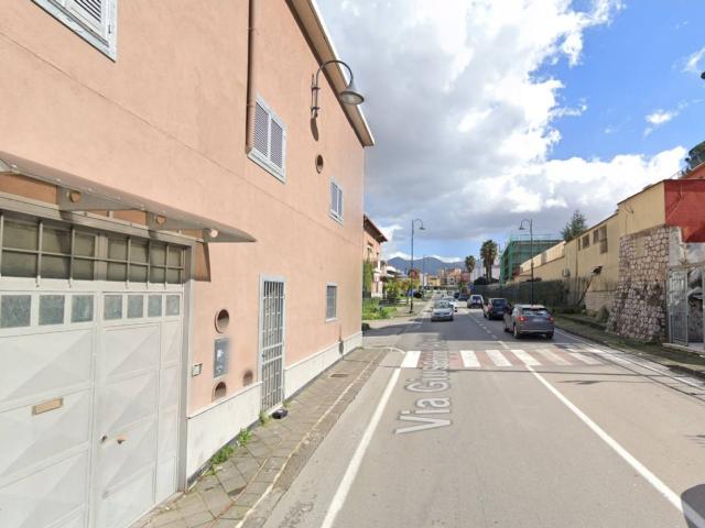 Locale Commerciale in vendita a Cicalesi, Nocera Inferiore